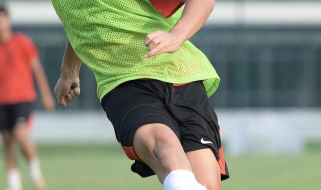 开云下载-少年“小帅”：从中乙首球到金童加冕，成都09后小将逐梦绿茵