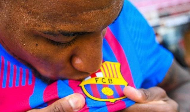 KAIYUNAPP-埃莫森亮相巴萨 拉波尔塔：他有“巴西伟右”潜质